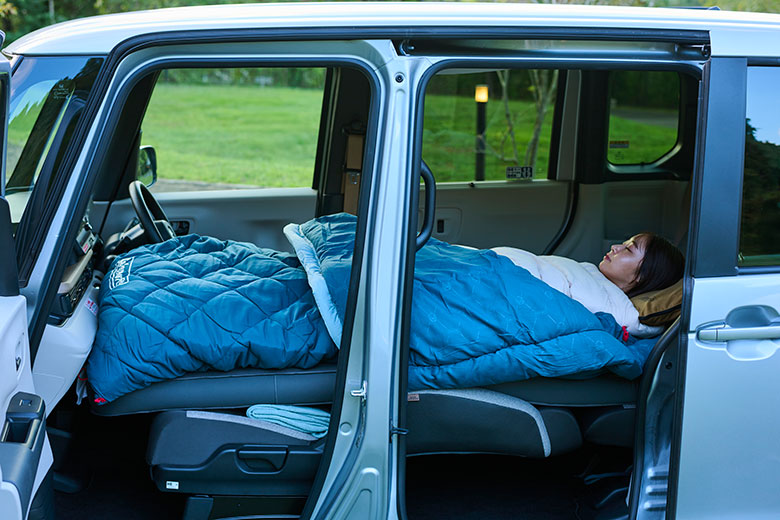 車内は意外と冷える！寝袋・マットでしっかり寒さ対策