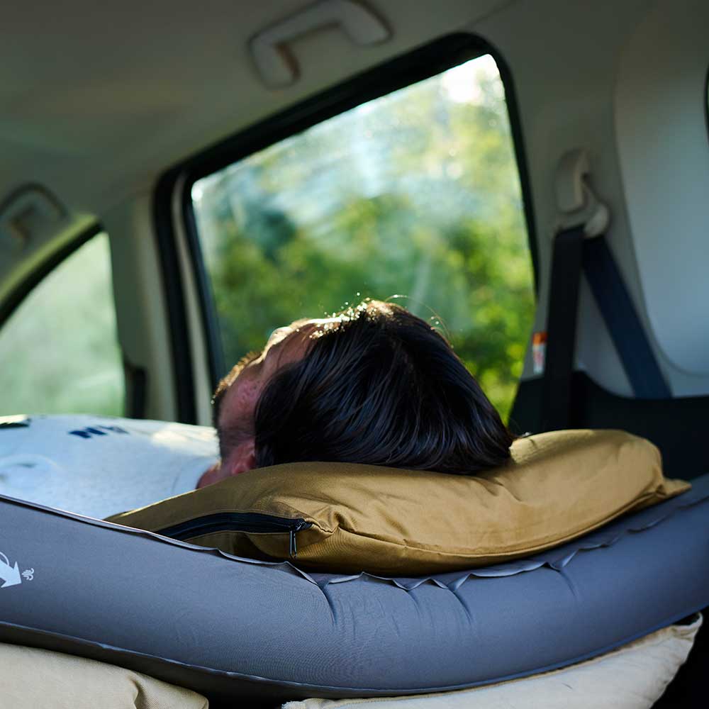 キャンパーインフレーターピローハイピーク