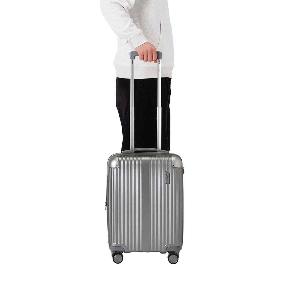 キャリーケース18インチ（シルバー）