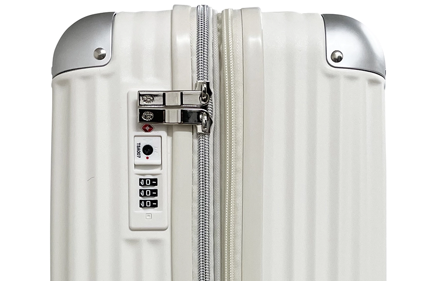 キャリーケース18インチ（ホワイト）