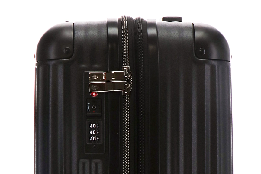 キャリーケース22インチ（ブラック）