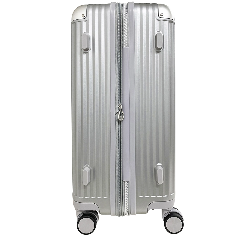 キャリーケース22インチ（シルバー）