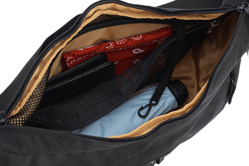 ユニウォーカーバナナショルダー（ブラック）