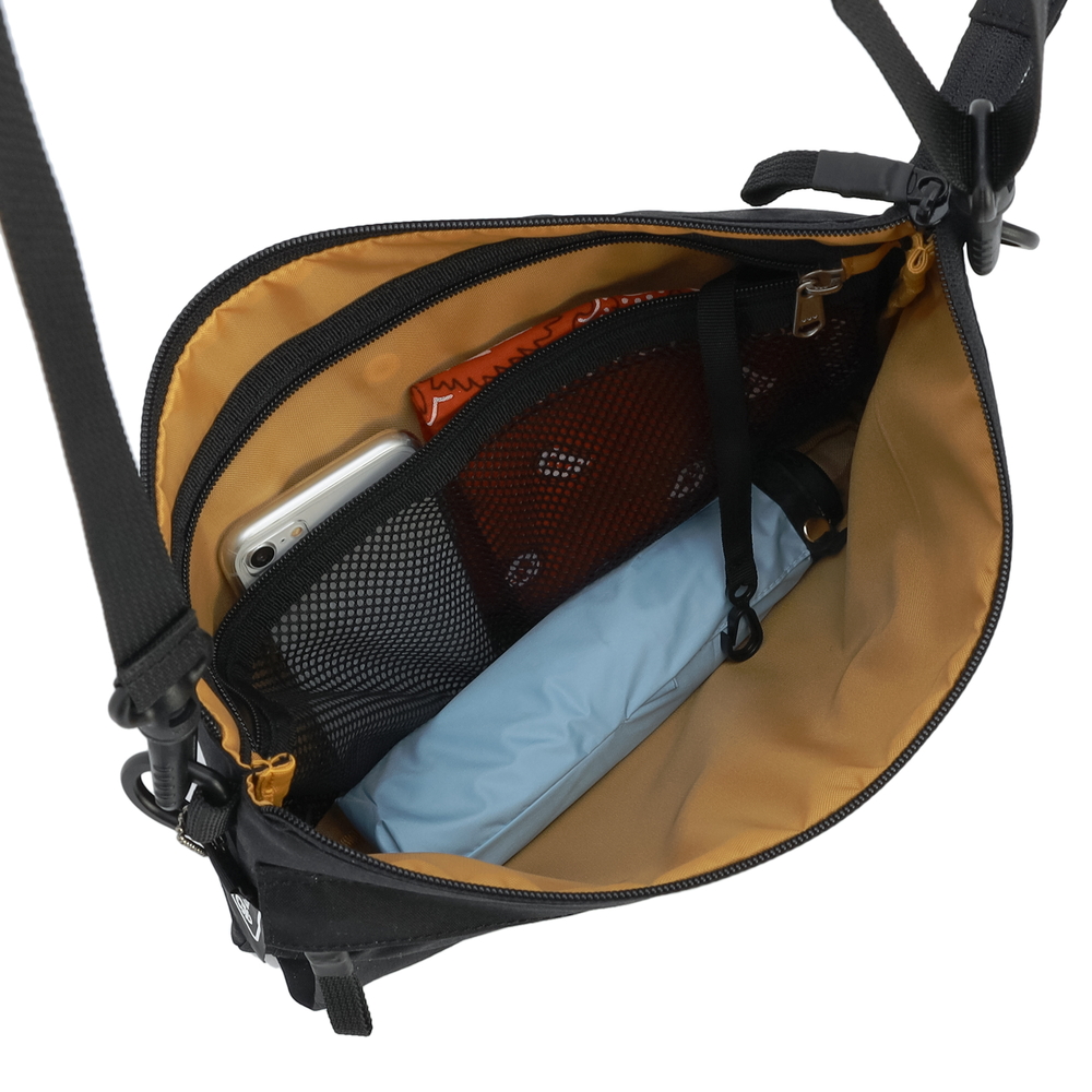 ユニウォーカーサコッシュ（ブラック）