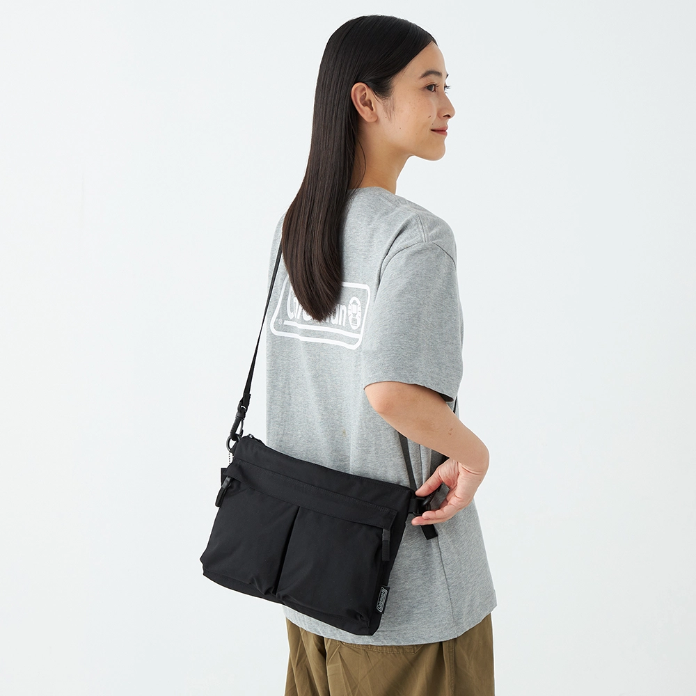 ユニウォーカーサコッシュ（サファリ）