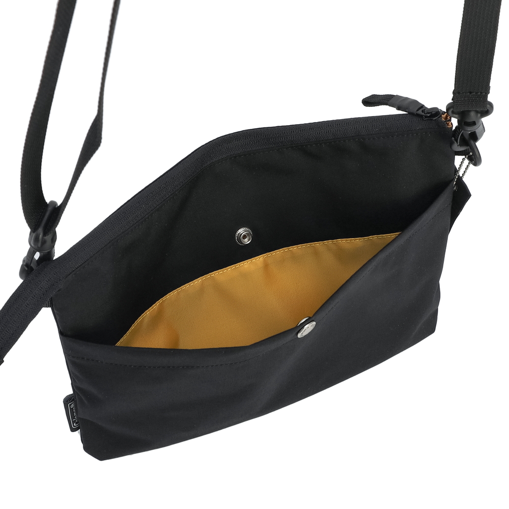 ユニウォーカーサコッシュ（ブラック）