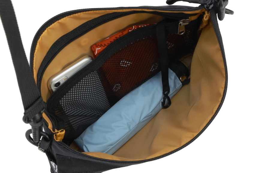 ユニウォーカーサコッシュ（ブラック）