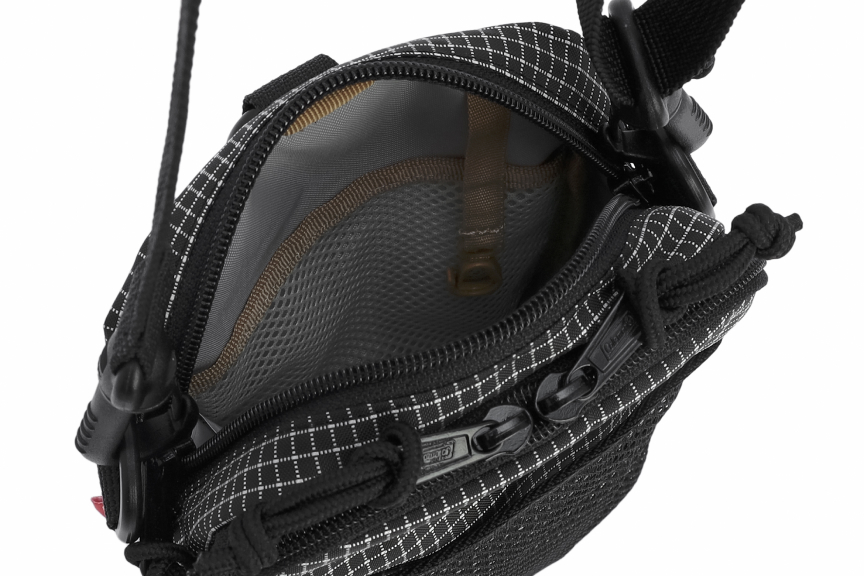 ウォーカーポーチS（ブラックリップ）