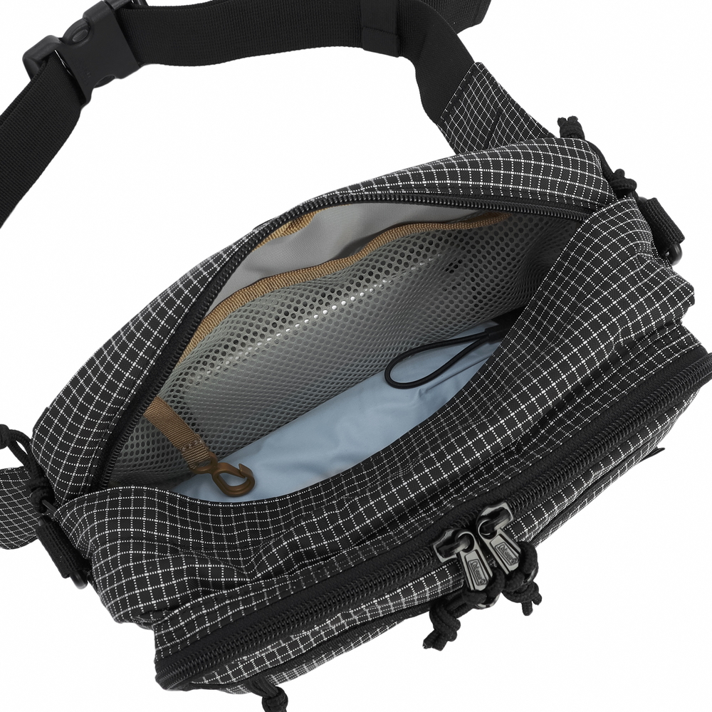 ウォーカーポーチ（ブラックリップ）