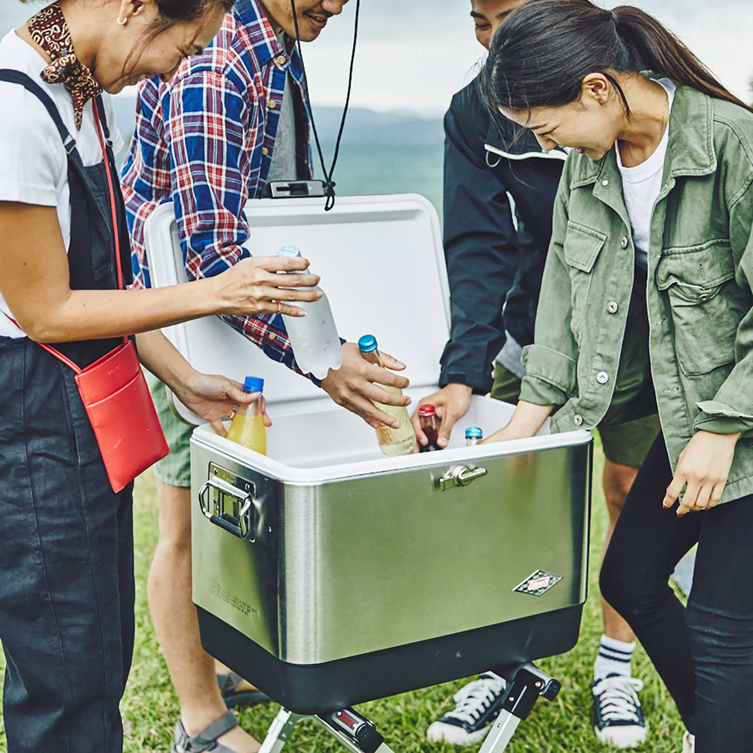 54QT ステンレススチールベルト（Ｒ）クーラー（シルバー